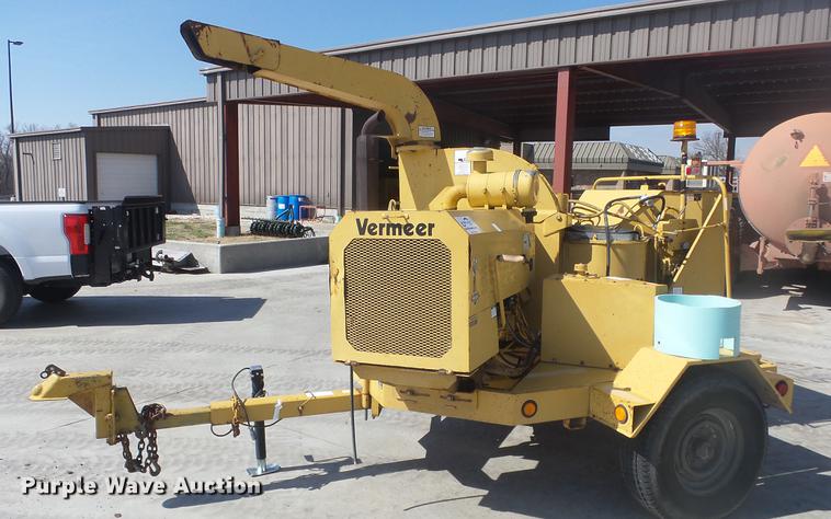 image for item DC3070 1993 Vermeer BC1250 wood chipper