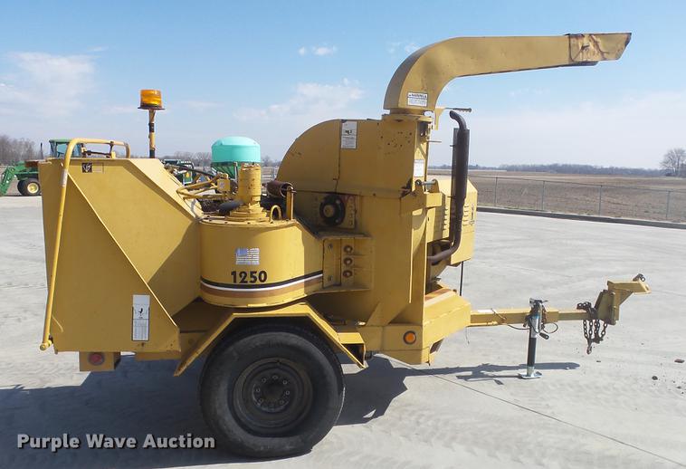 image for item DC3070 1993 Vermeer BC1250 wood chipper