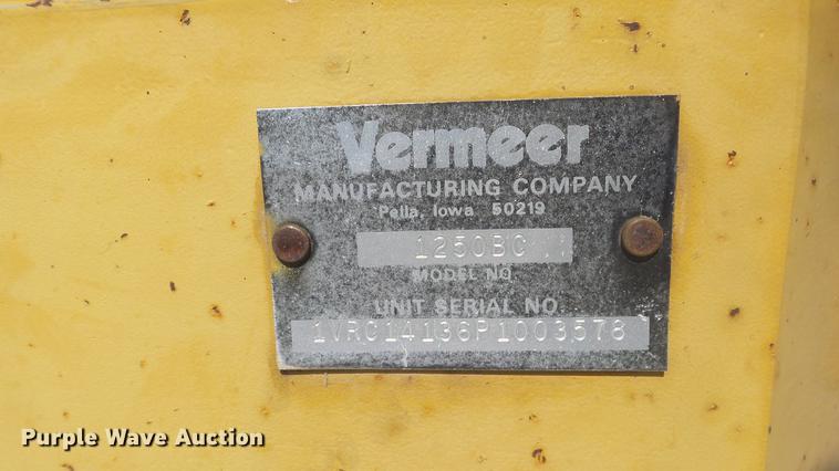 image for item DC3070 1993 Vermeer BC1250 wood chipper