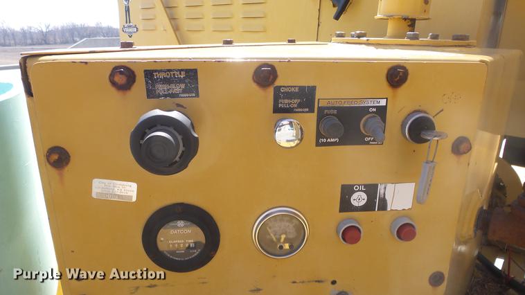 image for item DC3070 1993 Vermeer BC1250 wood chipper