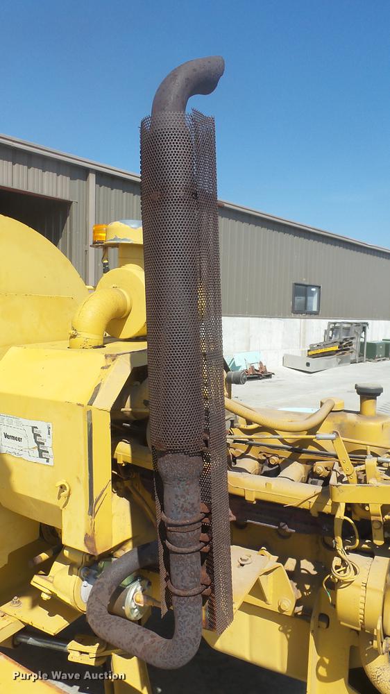 image for item DC3070 1993 Vermeer BC1250 wood chipper