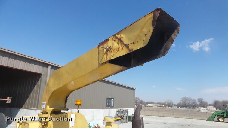 image for item DC3070 1993 Vermeer BC1250 wood chipper