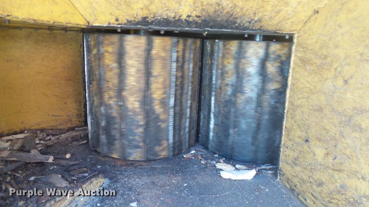 image for item DC3070 1993 Vermeer BC1250 wood chipper