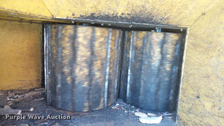 image for item DC3070 1993 Vermeer BC1250 wood chipper