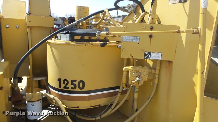 image for item DC3070 1993 Vermeer BC1250 wood chipper
