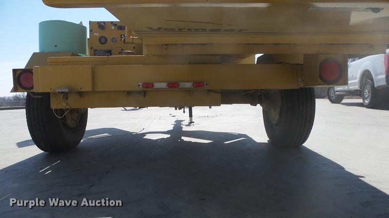 image for item DC3070 1993 Vermeer BC1250 wood chipper