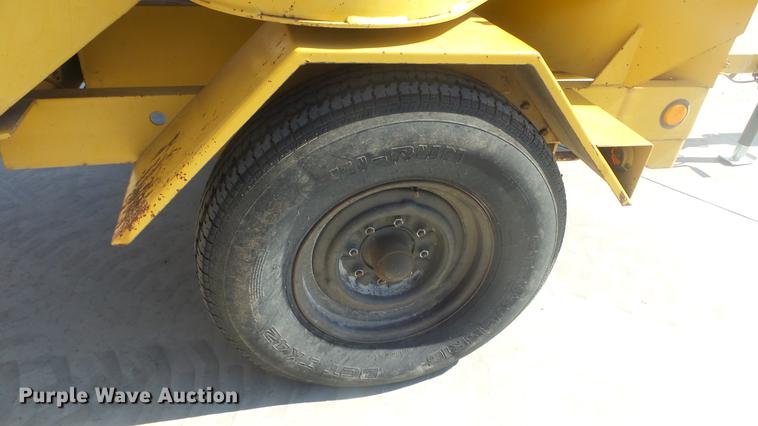 image for item DC3070 1993 Vermeer BC1250 wood chipper