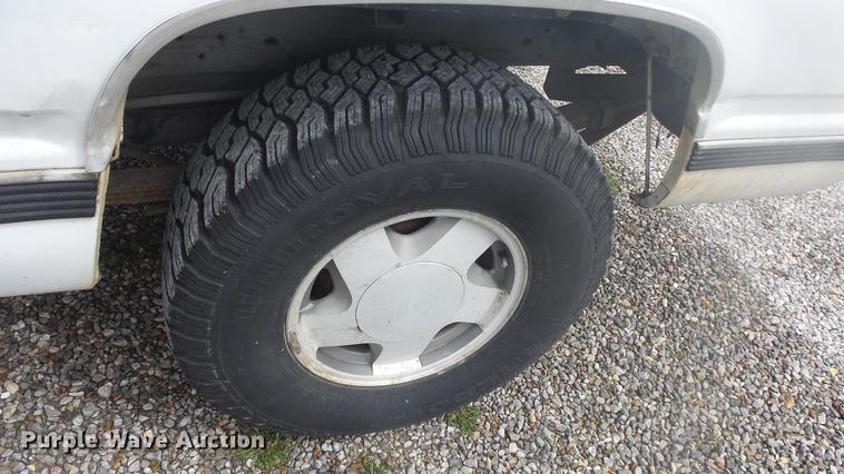 image for item DC3074 1994 Chevrolet 1500 Ext. Cab pickup truck