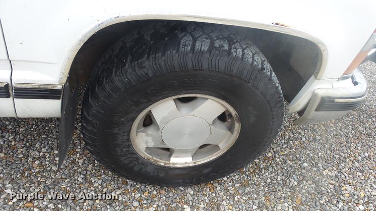 image for item DC3074 1994 Chevrolet 1500 Ext. Cab pickup truck