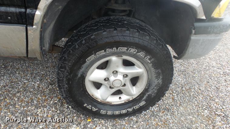 image for item DC3075 1999 Dodge Ram 1500 Quad Cab pickup truck