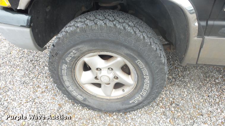 image for item DC3075 1999 Dodge Ram 1500 Quad Cab pickup truck