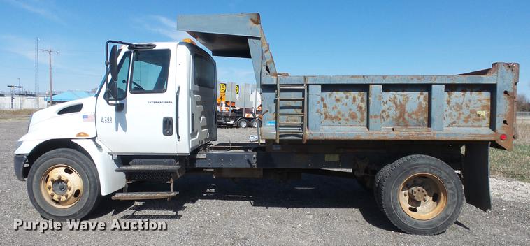 image for item DC3102 2005 International 4200 dump truck