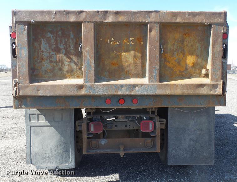image for item DC3102 2005 International 4200 dump truck