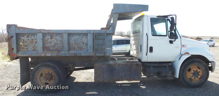 image for item DC3102 2005 International 4200 dump truck