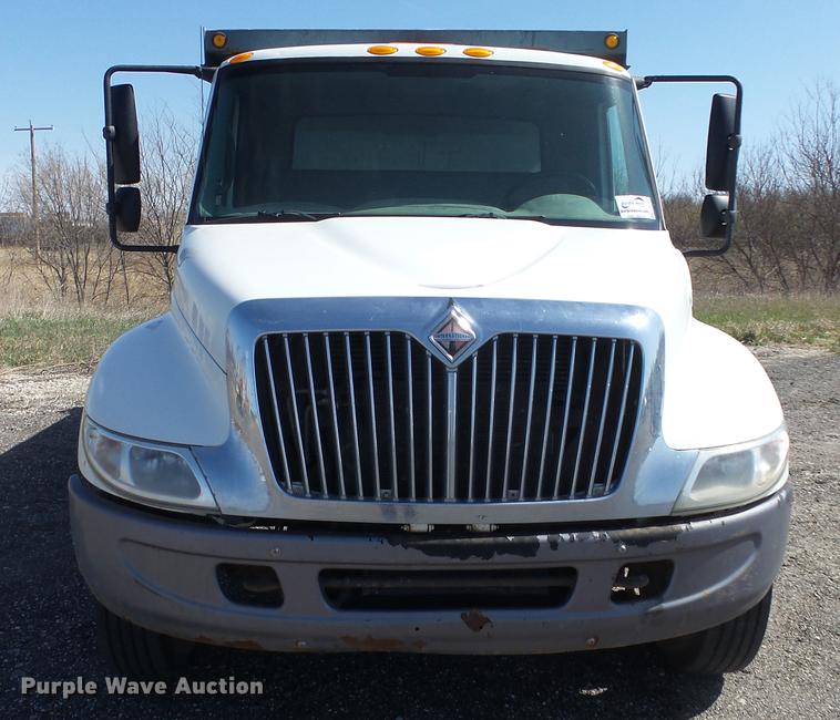 image for item DC3102 2005 International 4200 dump truck