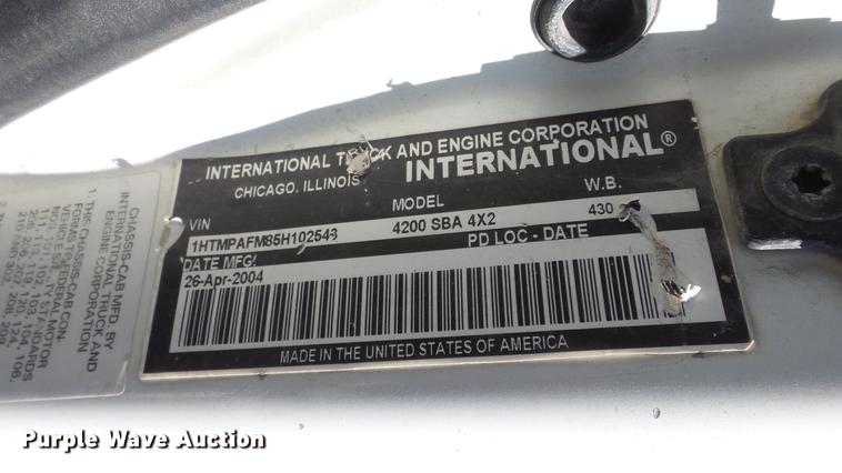 image for item DC3102 2005 International 4200 dump truck