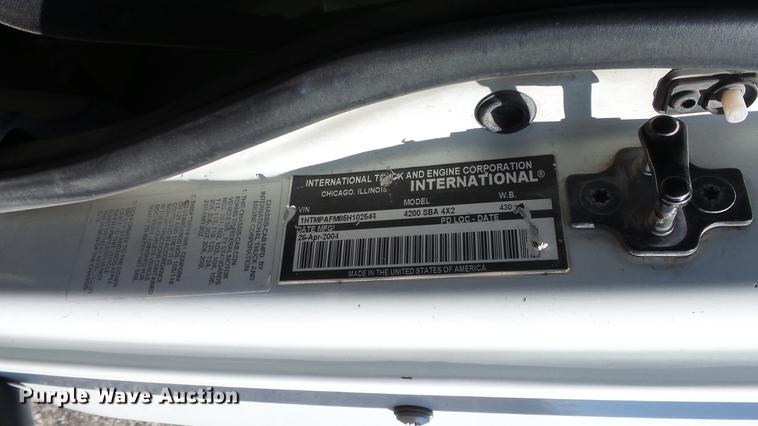 image for item DC3102 2005 International 4200 dump truck