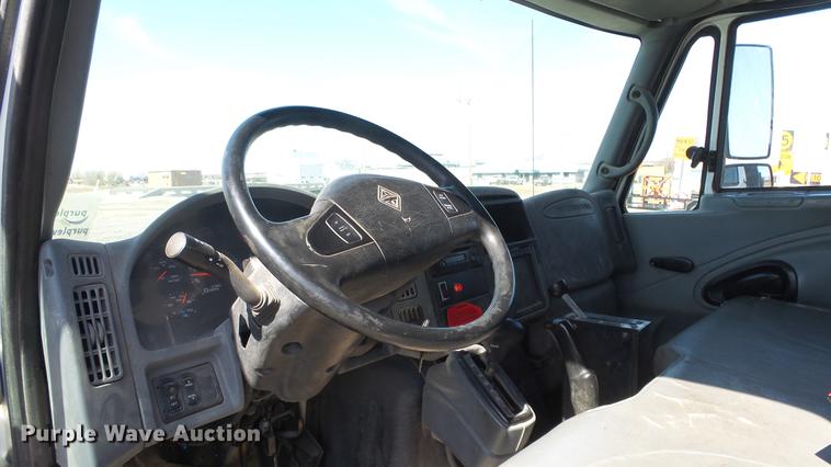 image for item DC3102 2005 International 4200 dump truck