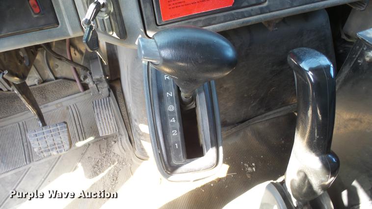 image for item DC3102 2005 International 4200 dump truck