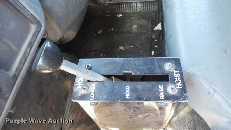 image for item DC3102 2005 International 4200 dump truck