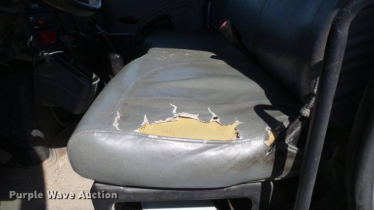 image for item DC3102 2005 International 4200 dump truck