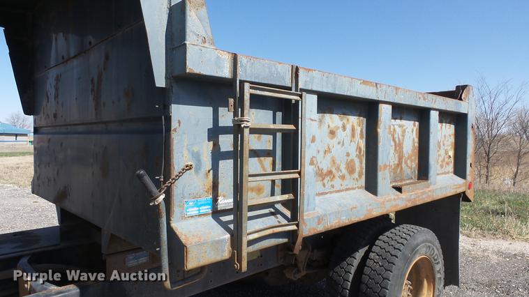 image for item DC3102 2005 International 4200 dump truck