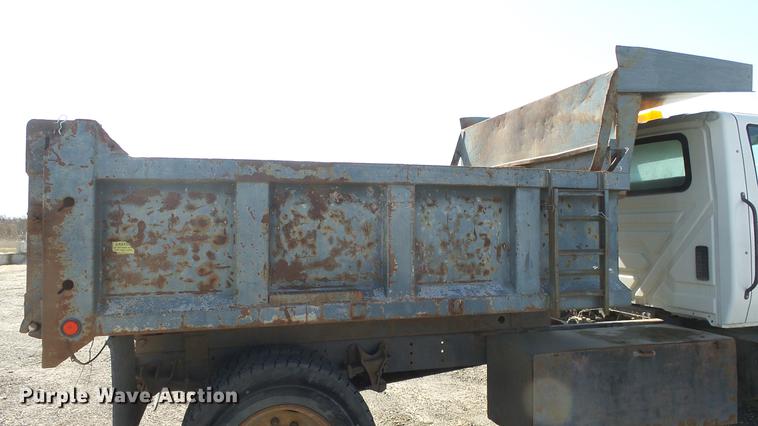 image for item DC3102 2005 International 4200 dump truck