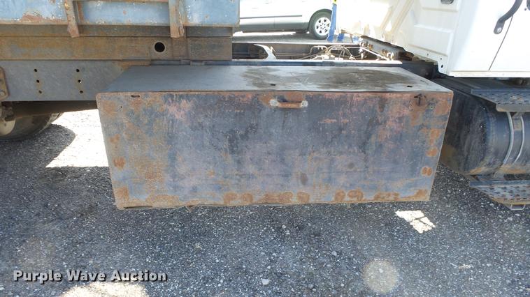 image for item DC3102 2005 International 4200 dump truck