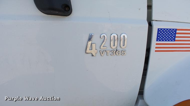 image for item DC3102 2005 International 4200 dump truck