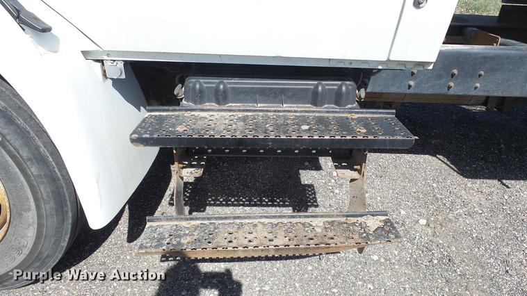 image for item DC3102 2005 International 4200 dump truck