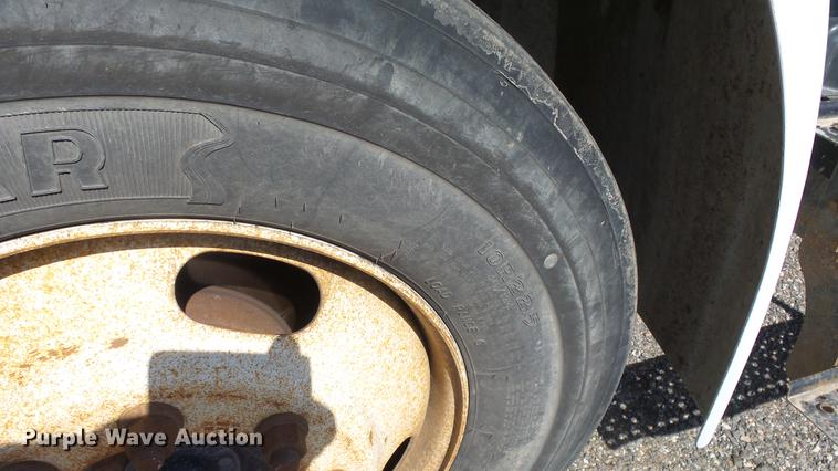 image for item DC3102 2005 International 4200 dump truck