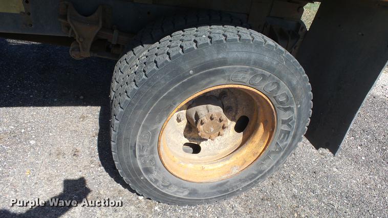 image for item DC3102 2005 International 4200 dump truck