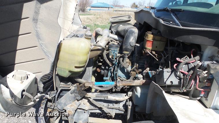 image for item DC3102 2005 International 4200 dump truck