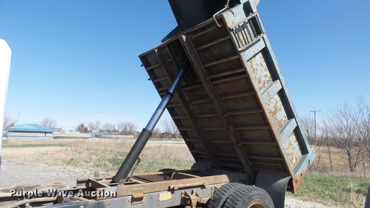 image for item DC3102 2005 International 4200 dump truck