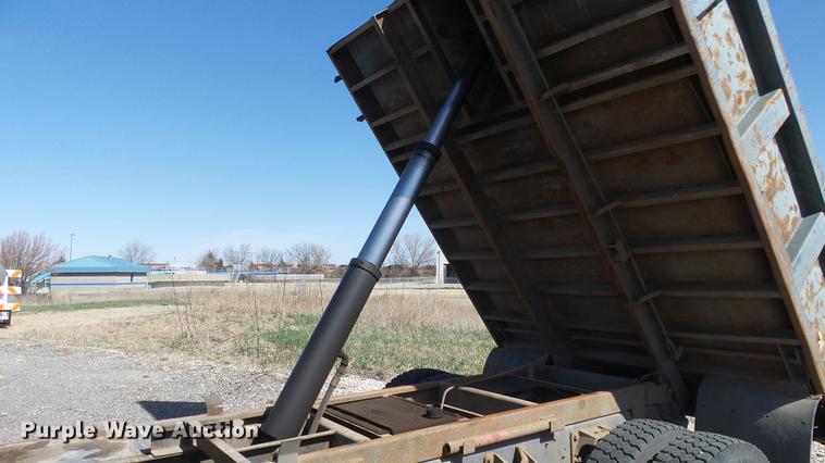 image for item DC3102 2005 International 4200 dump truck