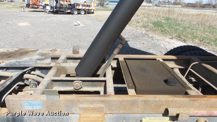 image for item DC3102 2005 International 4200 dump truck