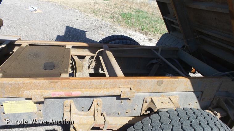 image for item DC3102 2005 International 4200 dump truck