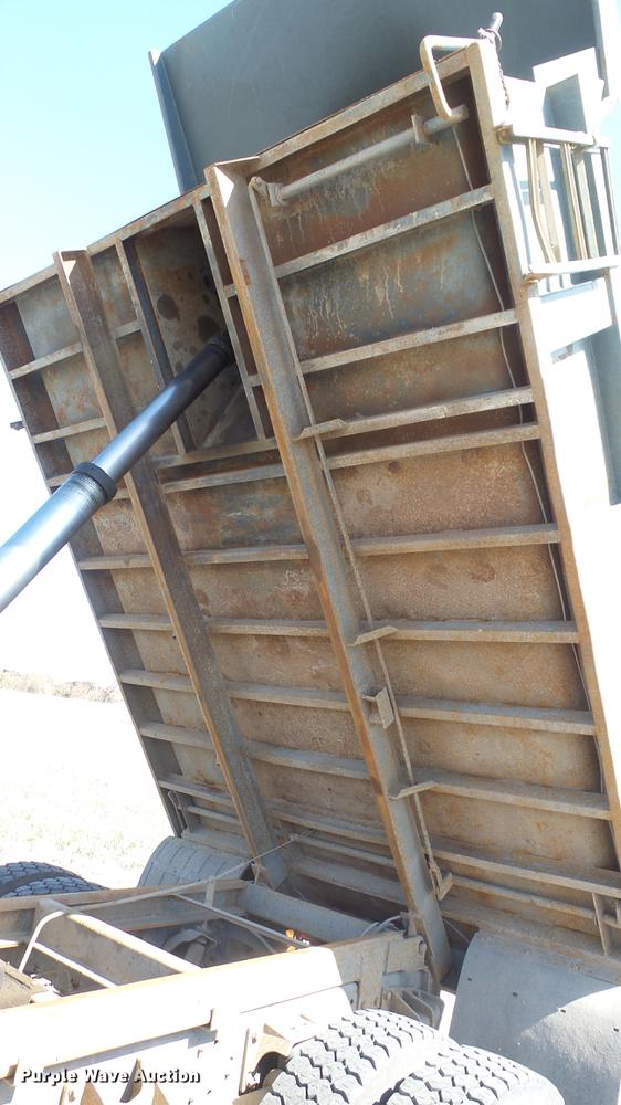 image for item DC3102 2005 International 4200 dump truck