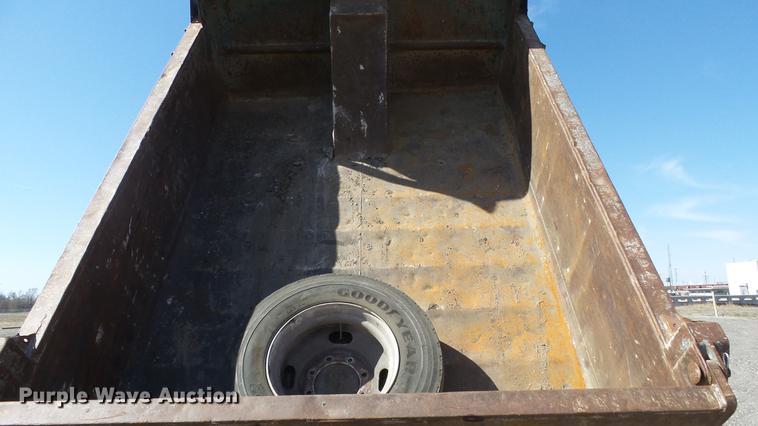 image for item DC3102 2005 International 4200 dump truck