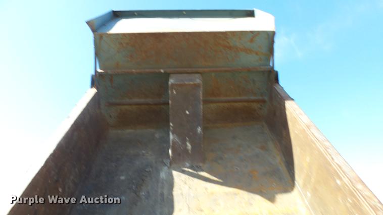 image for item DC3102 2005 International 4200 dump truck