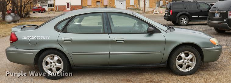image for item DC7653 2006 Ford Taurus