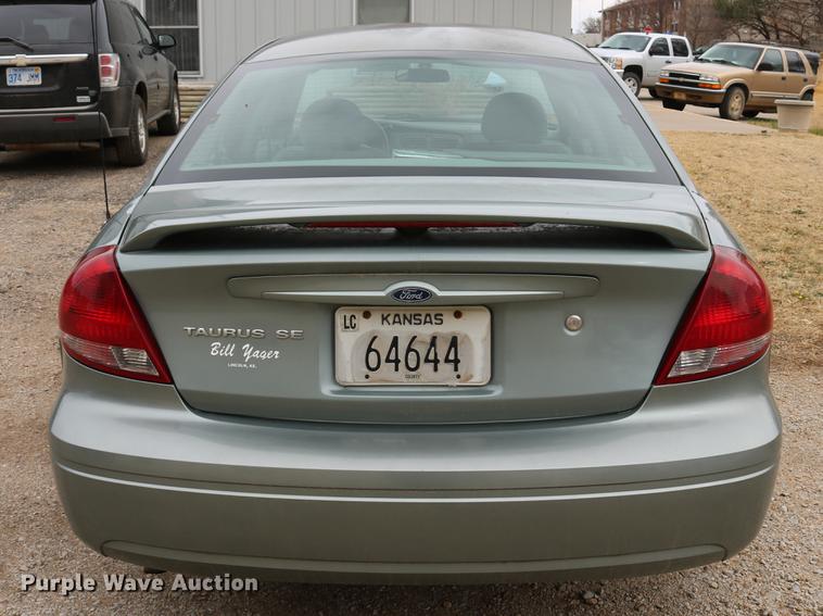 image for item DC7653 2006 Ford Taurus
