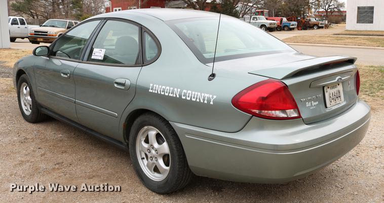 image for item DC7653 2006 Ford Taurus
