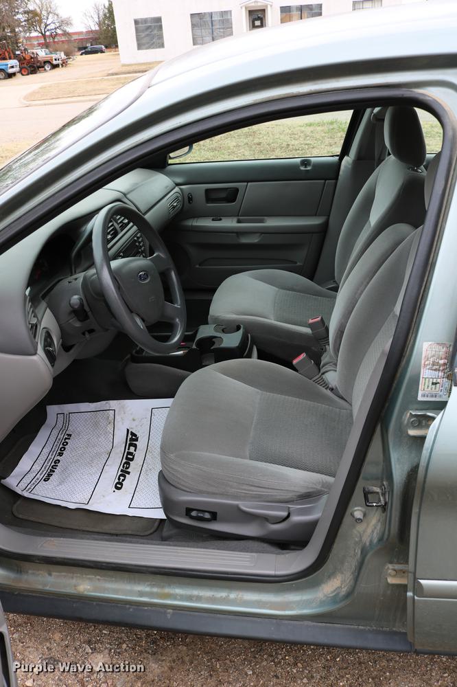 image for item DC7653 2006 Ford Taurus