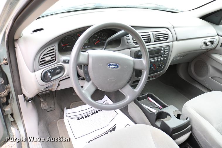 image for item DC7653 2006 Ford Taurus