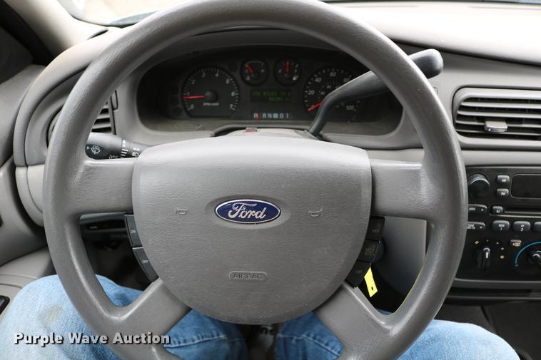 image for item DC7653 2006 Ford Taurus