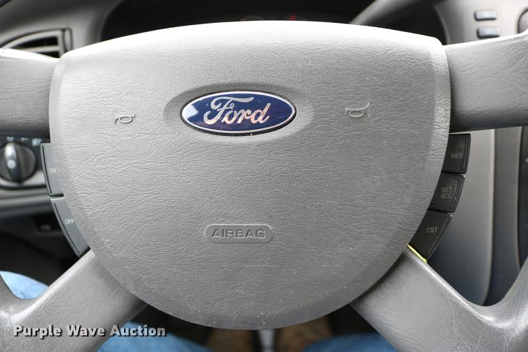 image for item DC7653 2006 Ford Taurus