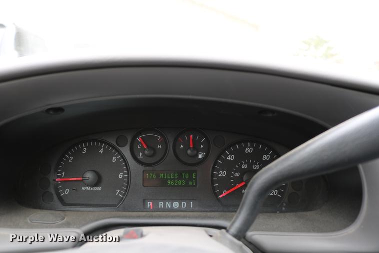 image for item DC7653 2006 Ford Taurus