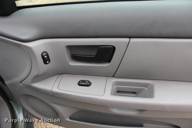 image for item DC7653 2006 Ford Taurus