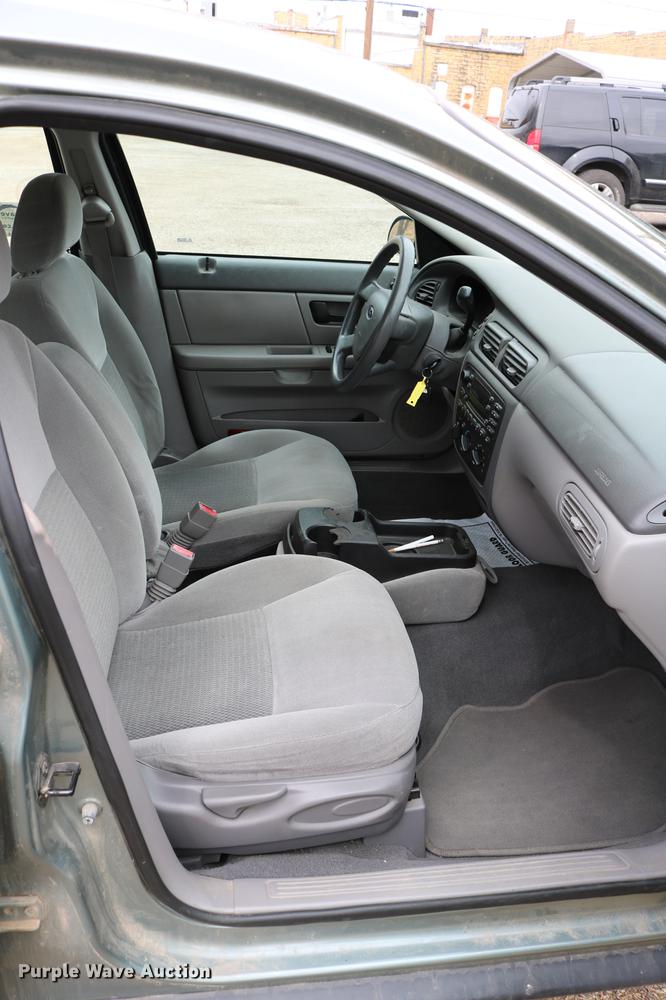 image for item DC7653 2006 Ford Taurus